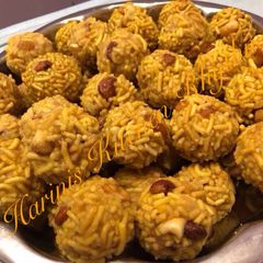 A picture of Pusa laddu (sev laddu).