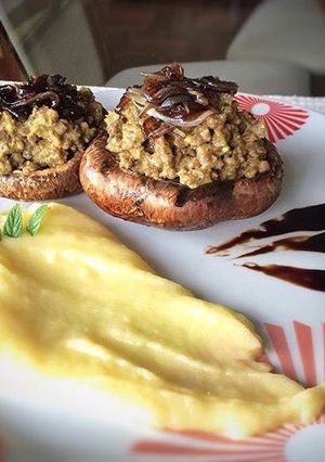 Una foto de Portobellos rellenos con cordero a la mostaza