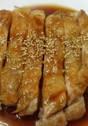 A picture of Chicken Rice Bowl with Crispy Chicken Thigh.