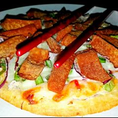 A picture of Mike's Crab Rangoon Pizza.