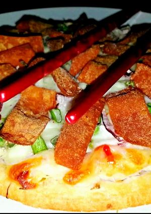 A picture of Mike's Crab Rangoon Pizza.