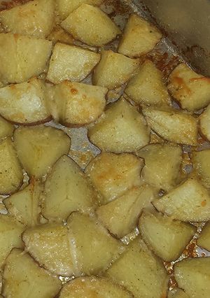 A picture of Garlic-Parmesan Oven Roasted Potatoes.