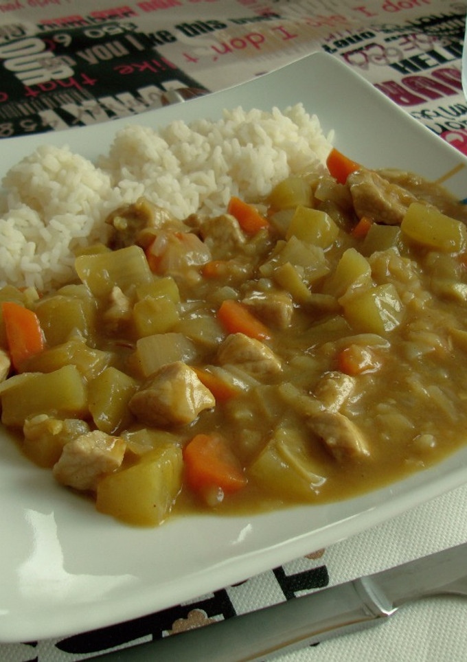 Una foto de Pollo al curry japonés (kare rice)