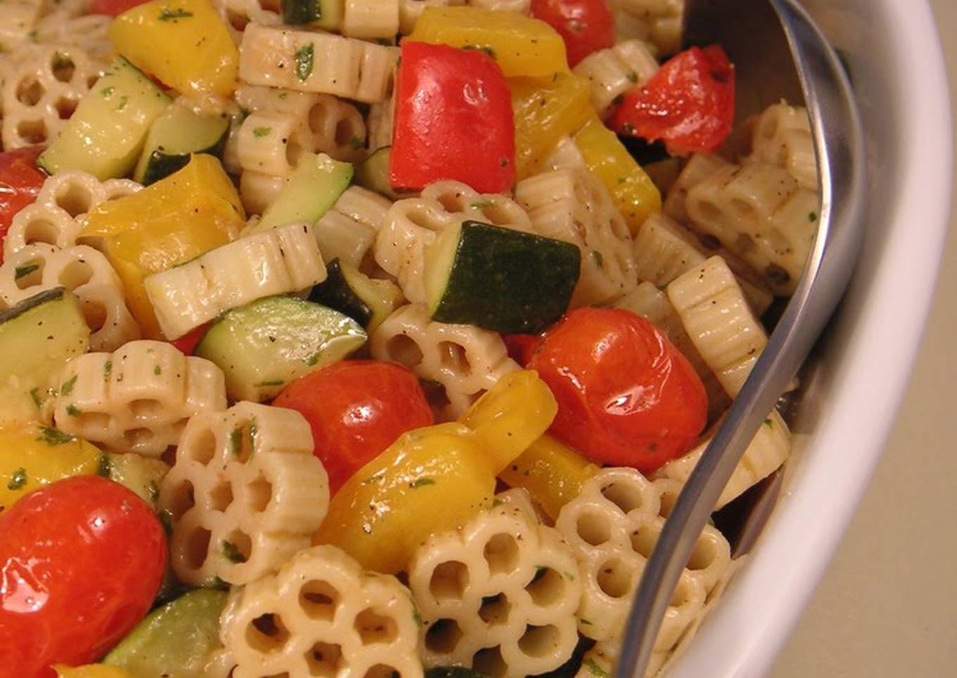 Roasted vegan pasta suitable for a potlec salad