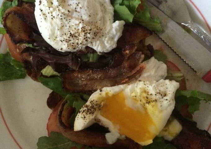 Avocado toast with poached eggs & bacon