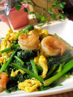 A picture of Colourful Stir-Fry with Prawns and Spinach.