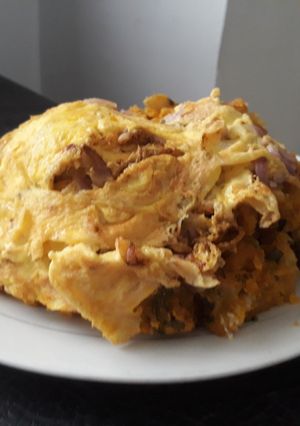 A picture of Porriage potatoes with fried egg.
