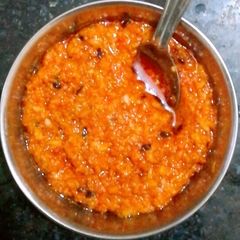 A picture of Garlic chutney.