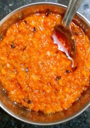 A picture of Garlic chutney.