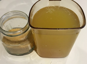 Una foto de Limonada de Curcuma y Jengibre