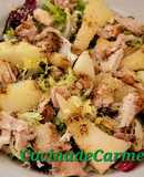 Ensalada con pollo, peras y frutos secos