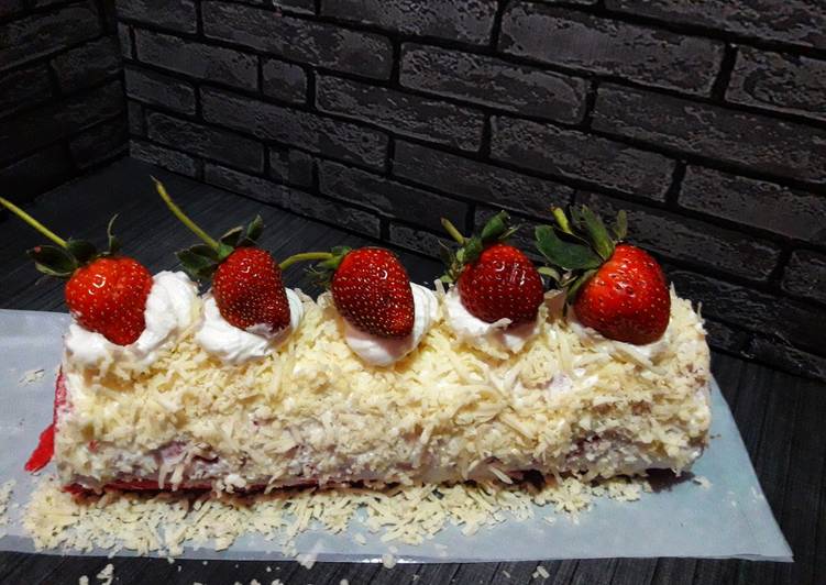 Roll cake red velvet