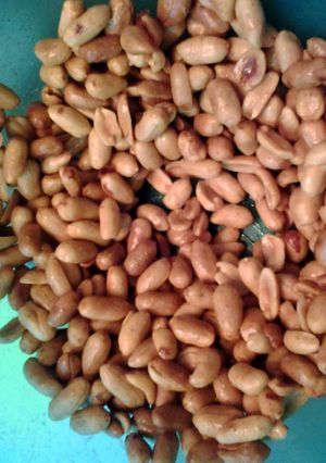 A picture of Thai Chili Lime Peanuts.