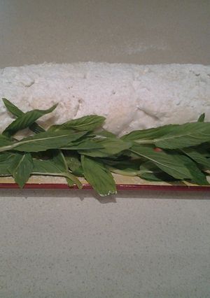 A picture of pavlova roll.