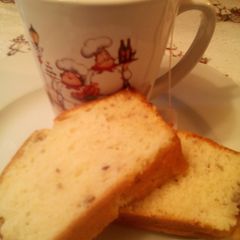 A picture of Sunshine's lemon cream tea loaf.