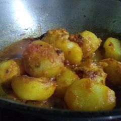 A picture of Dum aloo.