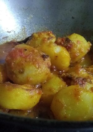 A picture of Dum aloo.