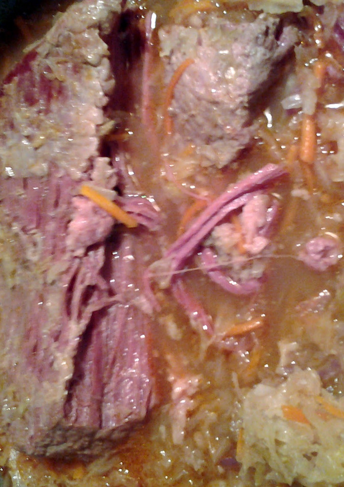 A picture of cornbeef and shredded cabbage.