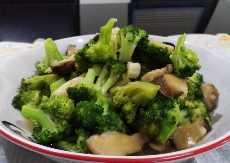 Resep Tumis Brokoli Jamur Saos Tiram yang Enak Banget