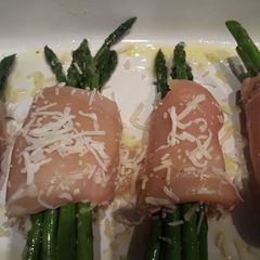 A picture of Chicken wrapped asparagus.