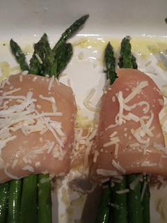 A picture of Chicken wrapped asparagus.