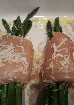 A picture of Chicken wrapped asparagus.
