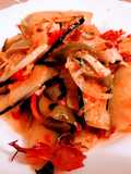 Cintas de calabacín con salsa de tomate