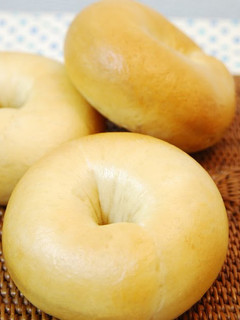 A picture of Basic Plain Bagels.