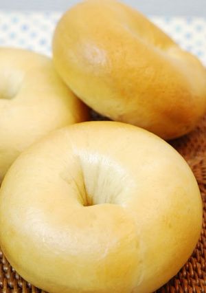 A picture of Basic Plain Bagels.