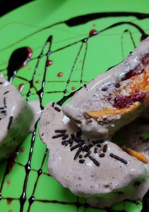 A picture of Surprise fruit icecream.