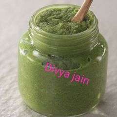 A picture of Spring onion raw mango chutney.
