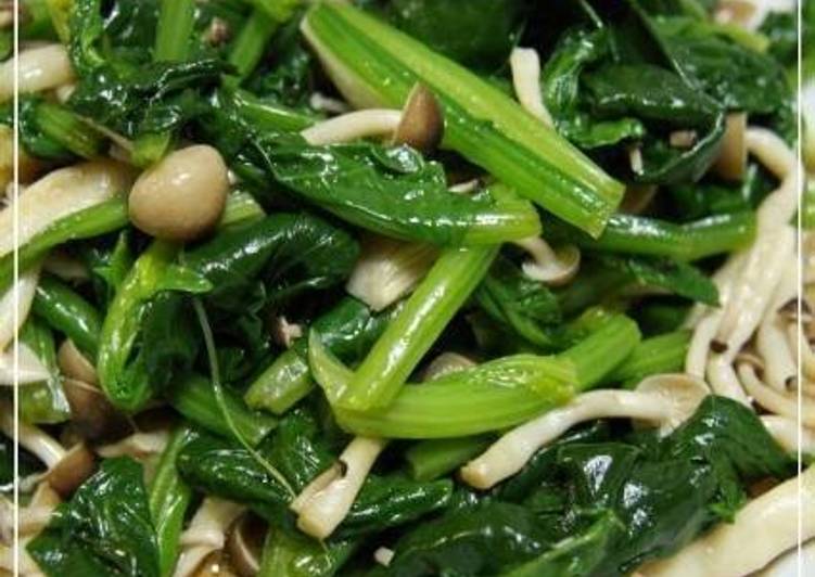 Recipe of Homemade Spinach and Shimeji Mushrooms with Garlic Soy Sauce