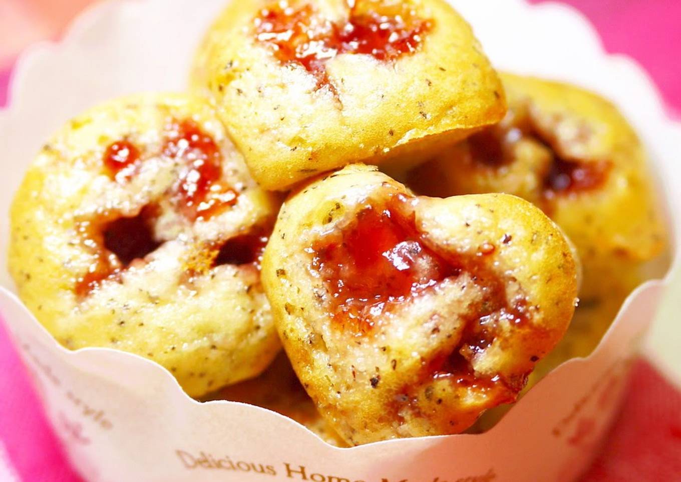 Tea Flavored Mini Cakes with Strawberry Jam