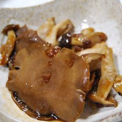 A picture of Gingered Jumbo-Sized Shimeji Mushrooms.