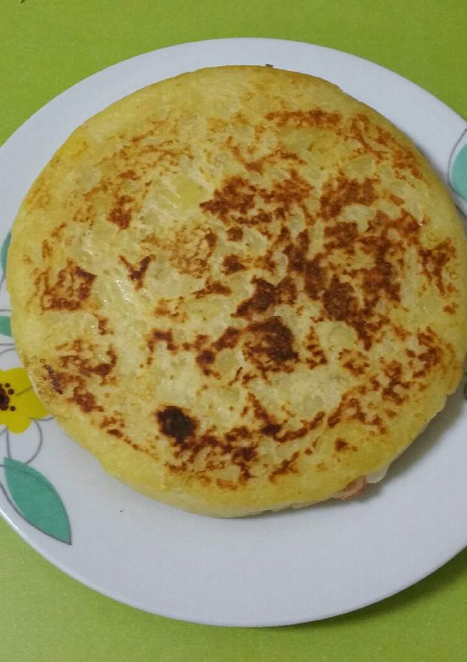 Una foto de Tortilla de patata rellena