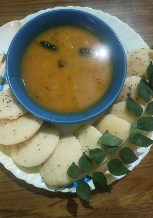 रवा इडली सांबर (rava idli sambar recipe in Hindi) रेसिपी मुख्य फोटो
