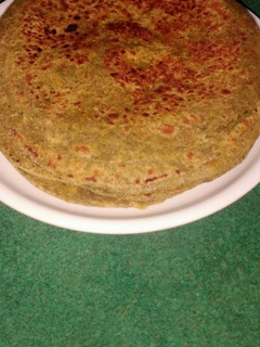 बथुआ पराठा (bathua Paratha recipe in hindi) रेसिपी मुख्य फोटो