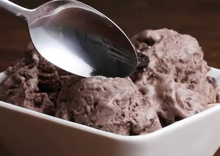 Easiest Way to Make Ultimate Cookies ‘N’ Cream Ice Cream