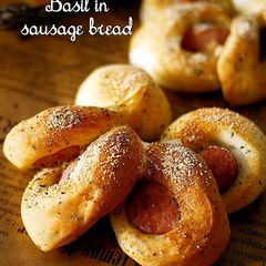 A picture of Sausage Bread with Basil.