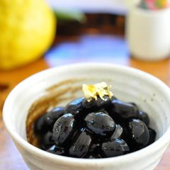 A picture of 'Kuromame' Black Soy Beans Made in a Pressure Cooker.