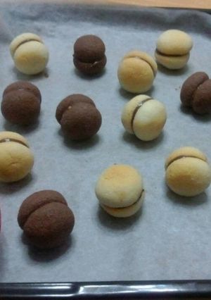 A picture of Baci di Dama (An Italian Dessert).