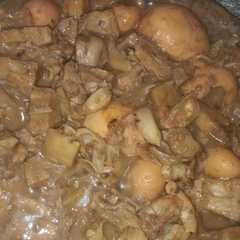 A picture of Gudeg teh hitam sederhana.