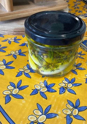 Une photo de Ail frais aux aromates et huile d’olive
