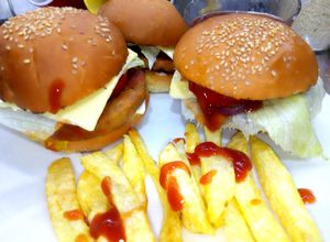 صورة لوصفة ساندويتش تشكين برجر ابهرى عائلتك 🍔