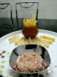 ફ્રેન્ચ ફ્રાઈસ (French Fries Recipe In Gujarati) રેસીપી મુખ્ય ફોટો