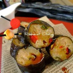 Sweet and Spicy Tsukune Kombu Maki Rolls A picture of Sweet and Spicy Tsukune Kombu Maki Rolls.