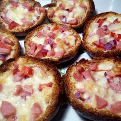 A picture of Bun-pizza.
