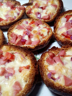 A picture of Bun-pizza.