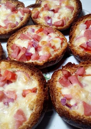A picture of Bun-pizza.
