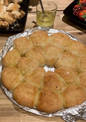 A picture of Tear and share garlic bread.